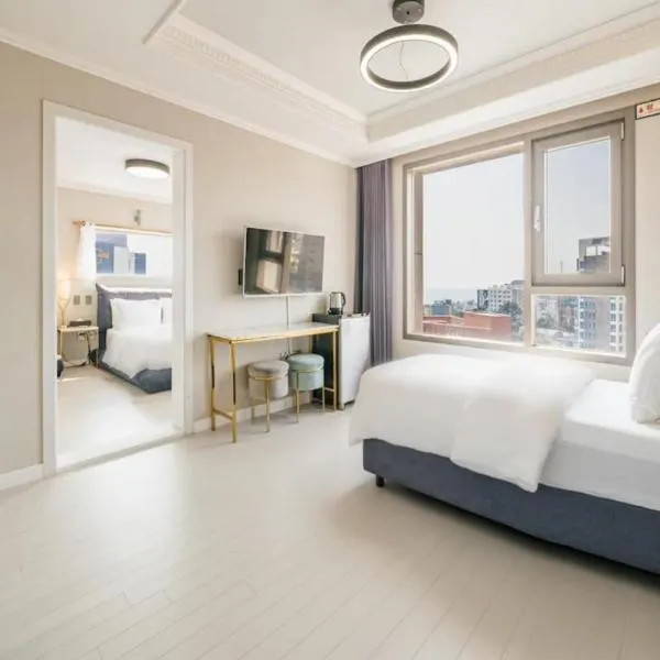 Cornerstone Hotel，位于西归浦市的酒店