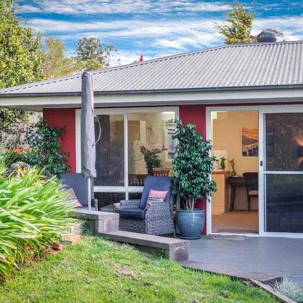 Milton Village Retreat - secluded comfort，位于米尔顿的酒店