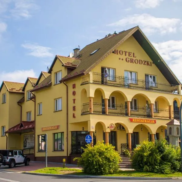Hotel Grodzki，位于Ocinek的酒店