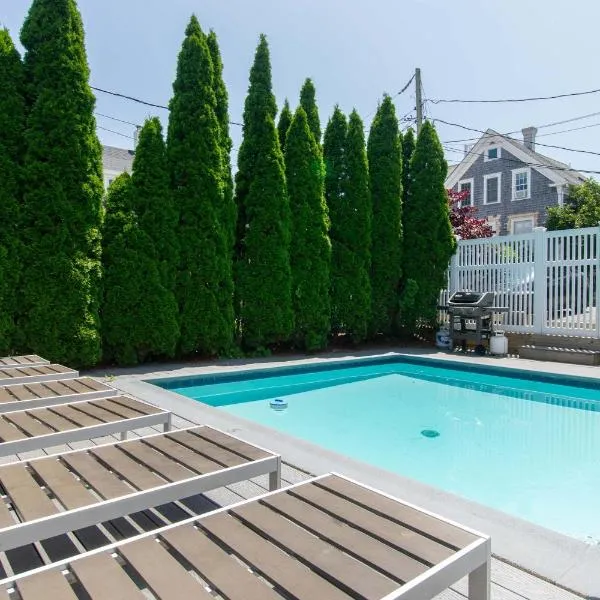 Condo with Wading Pool Dog Welcome，位于普罗温斯敦的酒店