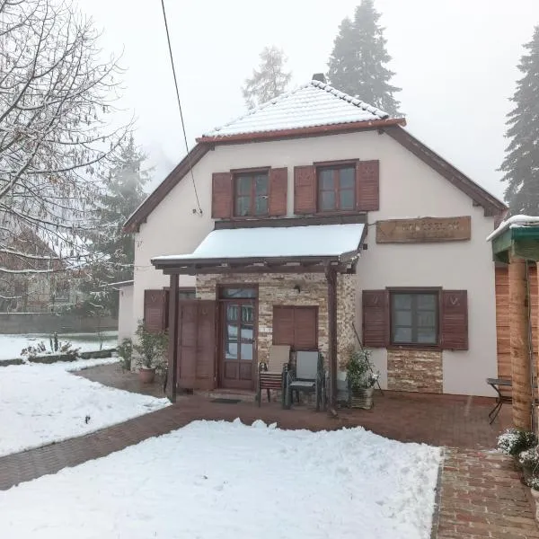 赫塔普泽塔埃尔德拉克旅馆，位于Isztimér的酒店