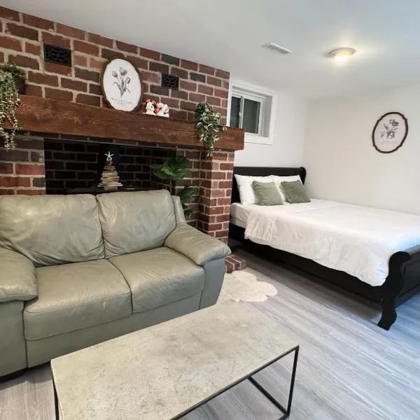 Modern Newly-Renovated Suite Free Parking，位于多伦多的酒店
