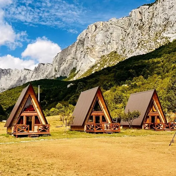 Etno Cottages Komarnica Authentic Peaceful Mountain Getaway，位于Šavnik的酒店