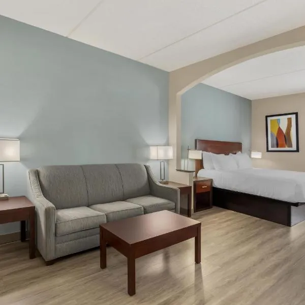 格林维尔贝斯特韦斯特普勒斯套房酒店，位于格林维尔的酒店