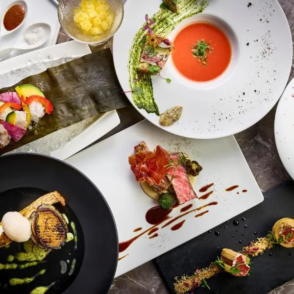 花彩之宿花游传统日式旅馆，位于太地町的酒店