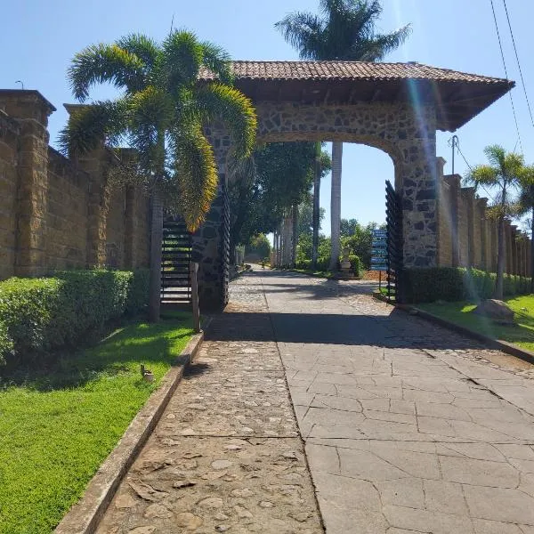 Hotel & Spa Quinta Sauz，位于Tacámbaro de Codallos的酒店