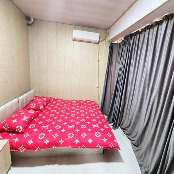 metro Beruniy Apartment for 5 persons 5 beds, kitchen, Bathroom, toilet, Wifi, TV, washing machine，位于Chilanzar的酒店