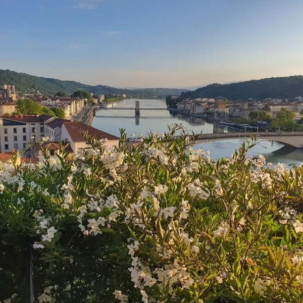 La Bâtie - Vue imprenable - Amazing view - Parking privé，位于维也纳的酒店