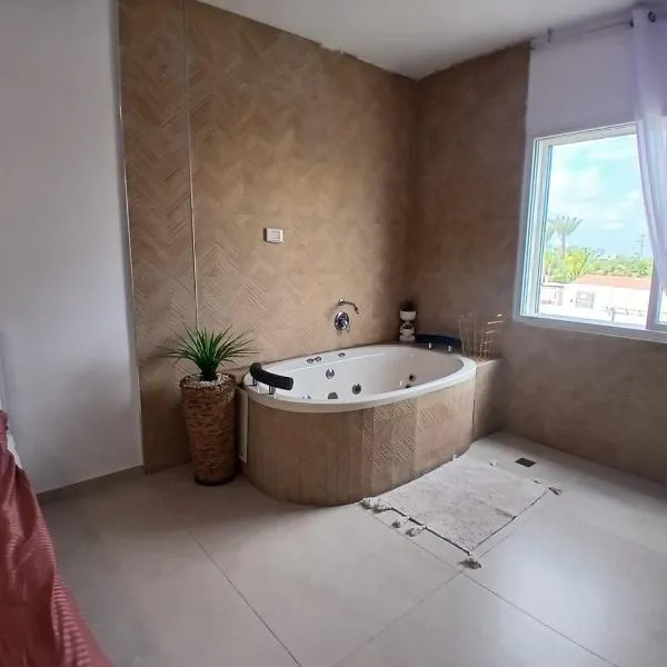 נופש ליד הים，位于亚实基伦的酒店