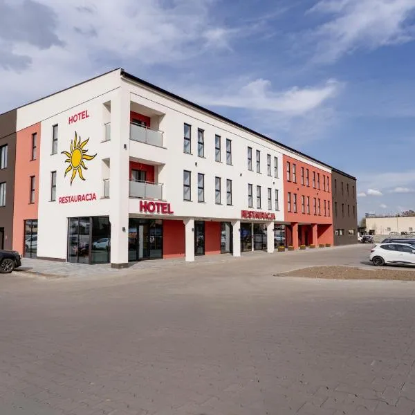 Hotel - Restauracja SŁONECZNA，位于戈斯滕的酒店