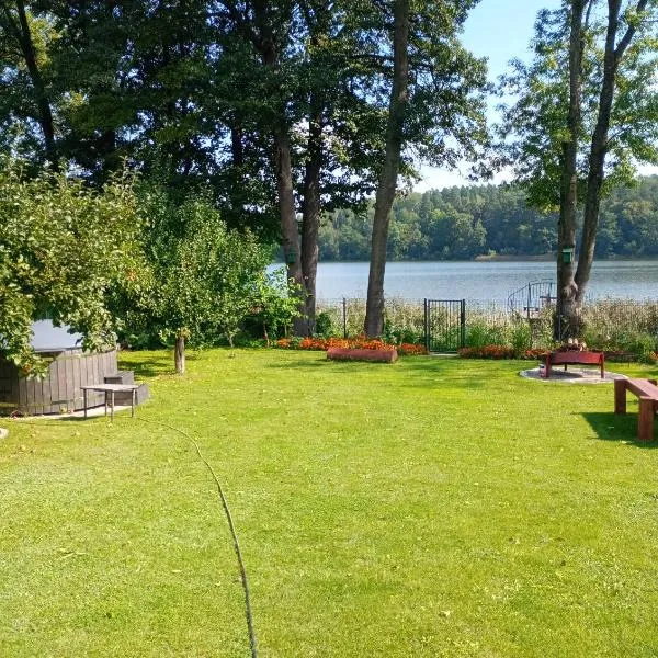 Mrągowo Pokoje i Apartament rodzinny nad jeziorem，位于姆拉哥沃的酒店