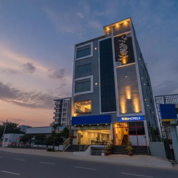 FabHotel VKs - Nr UMCC Shahpur, Jeedimetla，位于海得拉巴的酒店