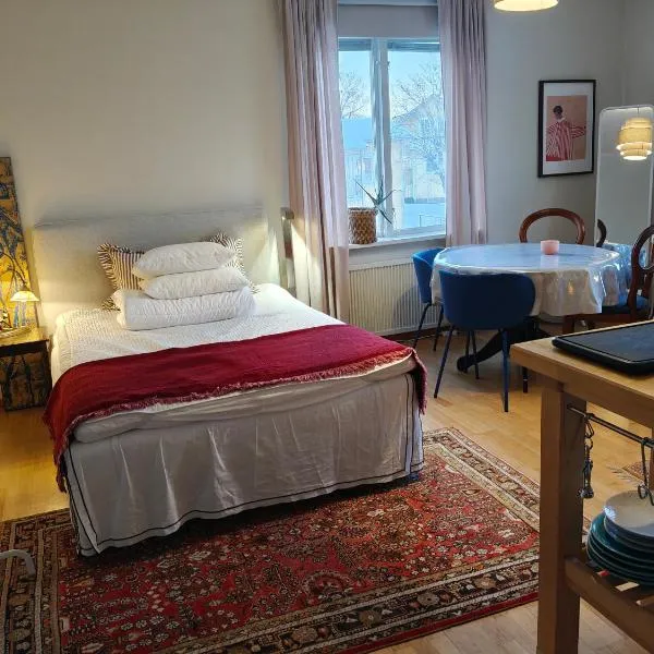 Central 2-rumssvit nära Centralstationen，位于于默奥的酒店