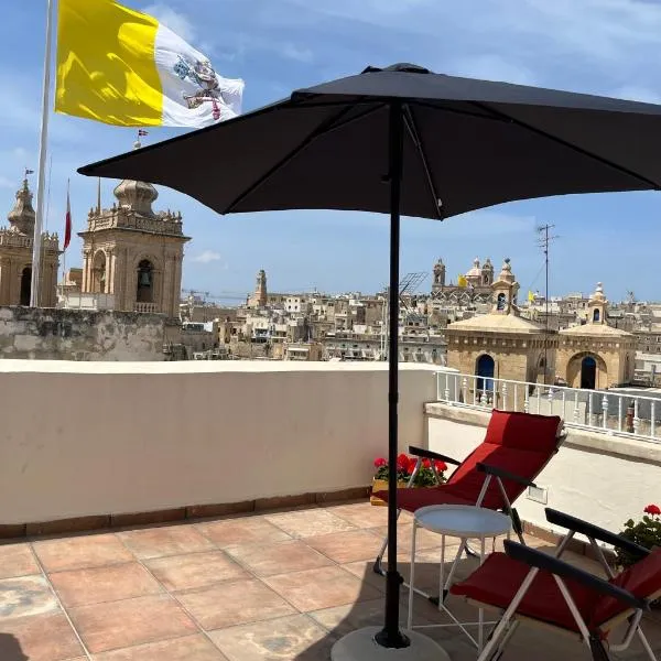 Birgu Square Townhouse, Rooftop & 3 Bathrooms，位于比尔古的酒店