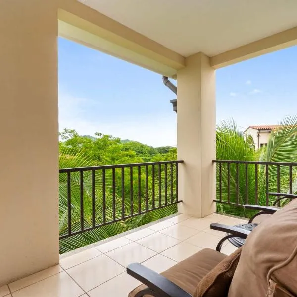 Renovated Condo in High-End Resort Community with Spectacular Mountain Views, Modern Design, and Beach Club Access，位于科克的酒店