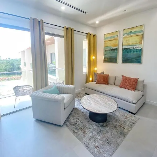 Grand Harbour Hot Spot - Convenient Cayman Stay，位于Red Bay Estate的酒店