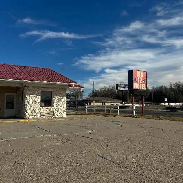 Big 12 Motel Broken Bow NE，位于Broken Bow的酒店