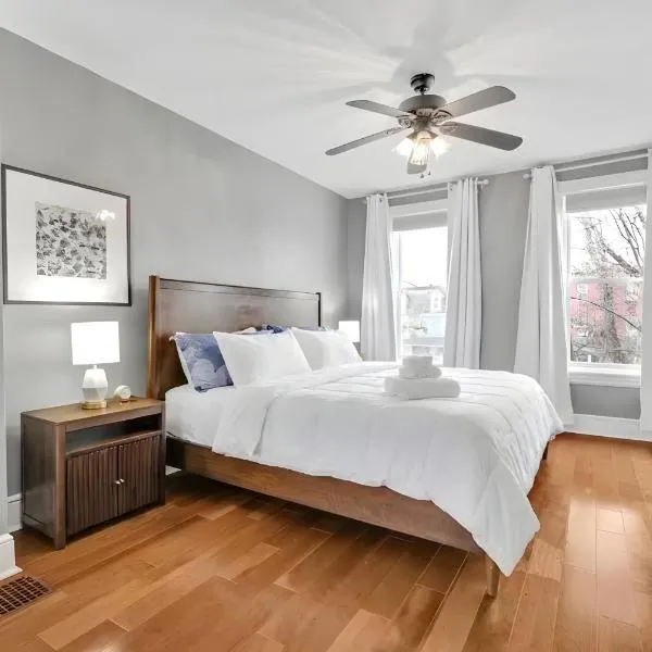 Downtown Lancaster Luxury 4BR - Garage & Parking，位于兰开斯特的酒店