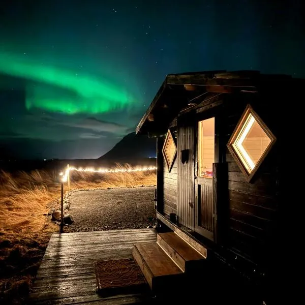 Tiny Cabin Under the Northern Lights，位于Hvalfjarðarsveit的酒店
