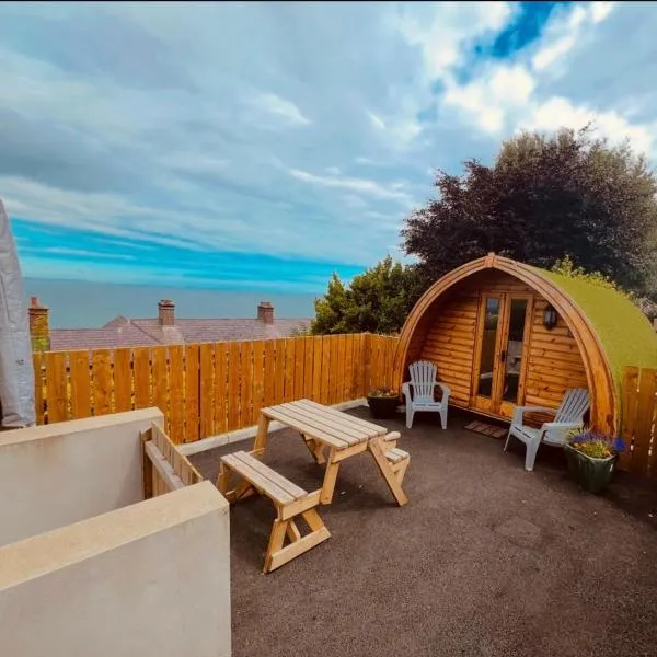 Smugglers Cove，位于Widows Row的酒店