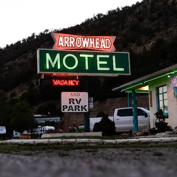 Arrowhead Motel and RV Park，位于鲁伊多索的酒店