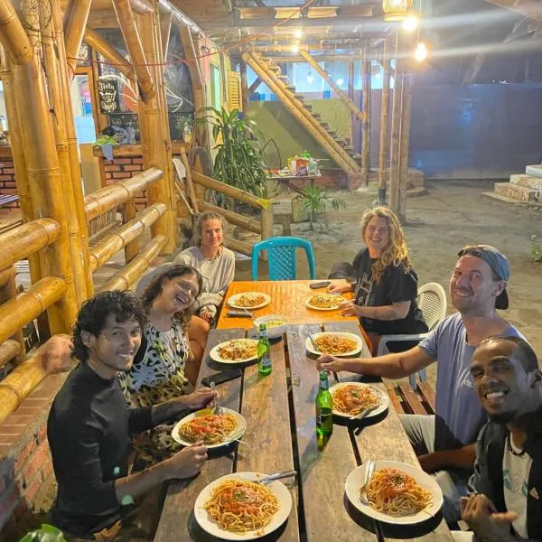 Onda Hostel Mompiche，位于莫姆皮切的酒店