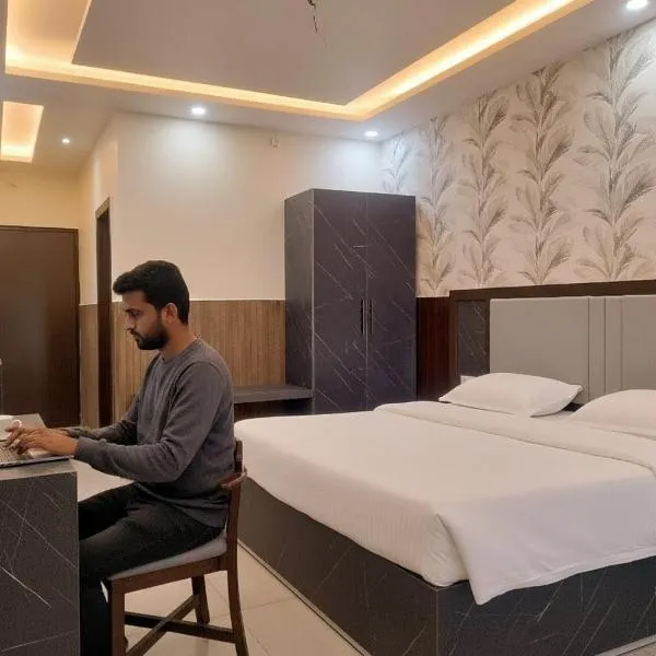 Cottage Club Inn，位于阿尔莫拉的酒店