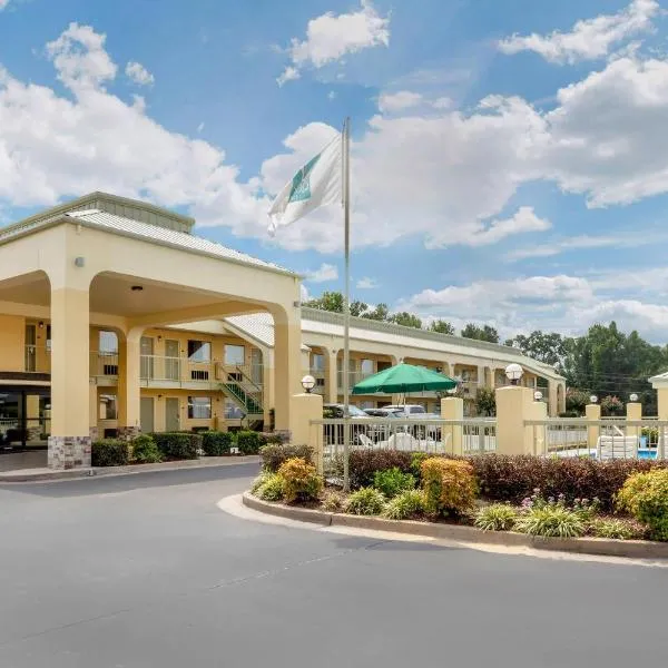 Quality Inn McComb，位于麦库姆的酒店