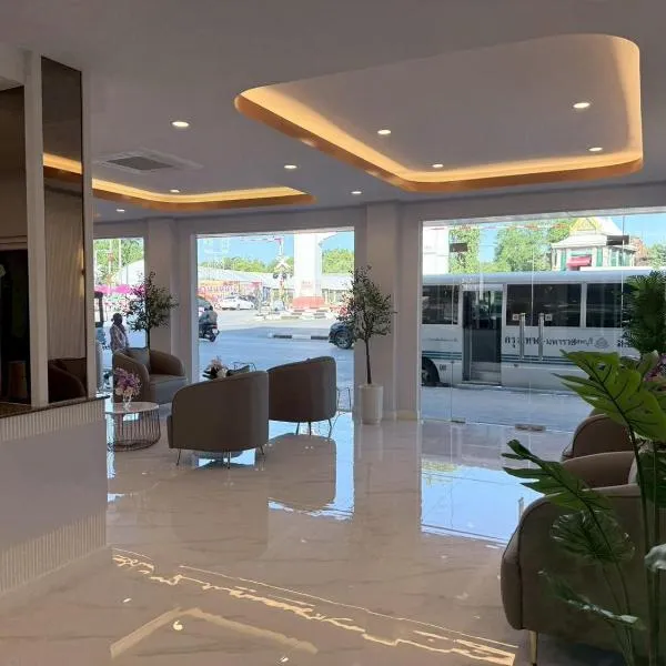 Lopburi Sity hotel โรงแรมลพบุรี ซิตี้，位于华富里的酒店
