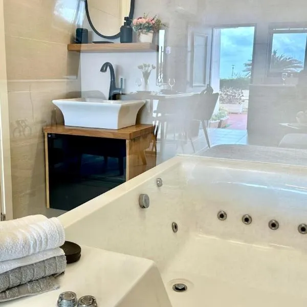 Jacuzzi & Sunset by the Sea，位于纳哈里亚的酒店