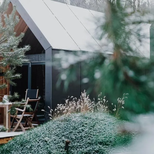 Luxury glamping Chocolate village，位于马里博尔的酒店