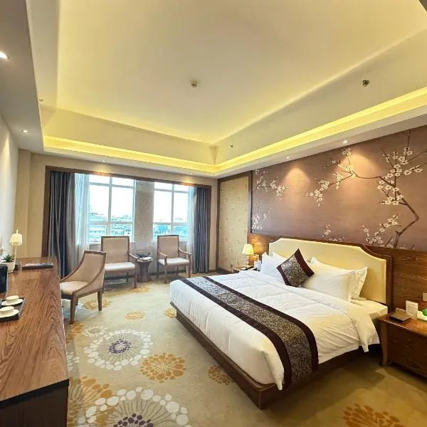 Hồng Vận Grand Hotel Móng cái，位于Móng Cái的酒店