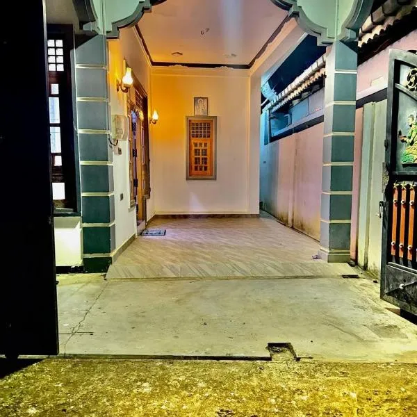 J Rest in，位于亭可马里的酒店