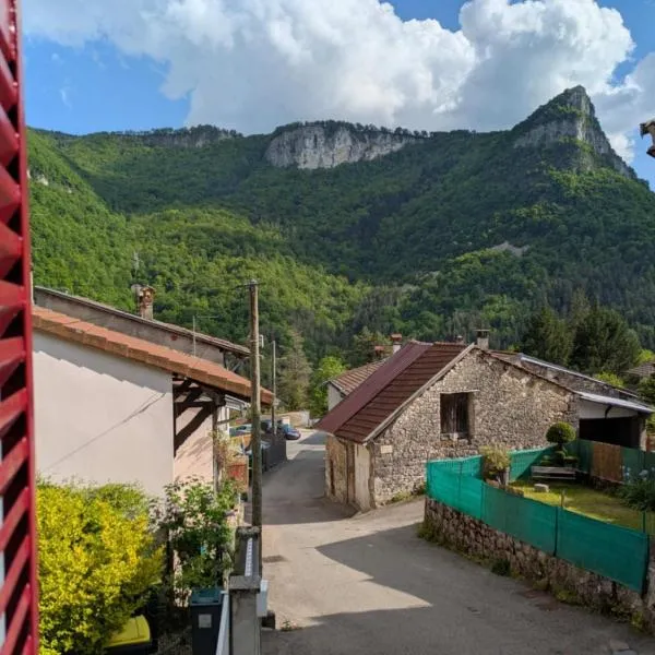 Sous les Etoiles du Bugey,位于Tenay的酒店