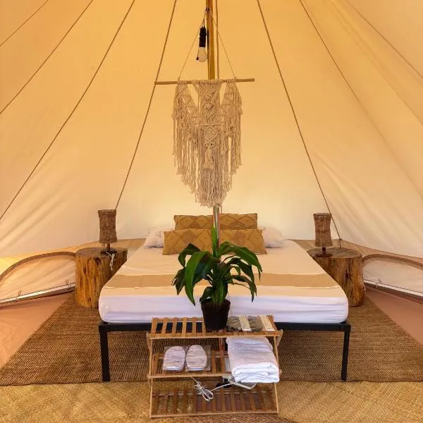 Glamping at Kalumo Lodge - Tent 2，位于奥斯洛布的酒店