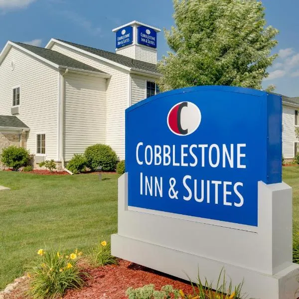 Cobblestone Inn & Suites - Clintonville，位于Clintonville的酒店