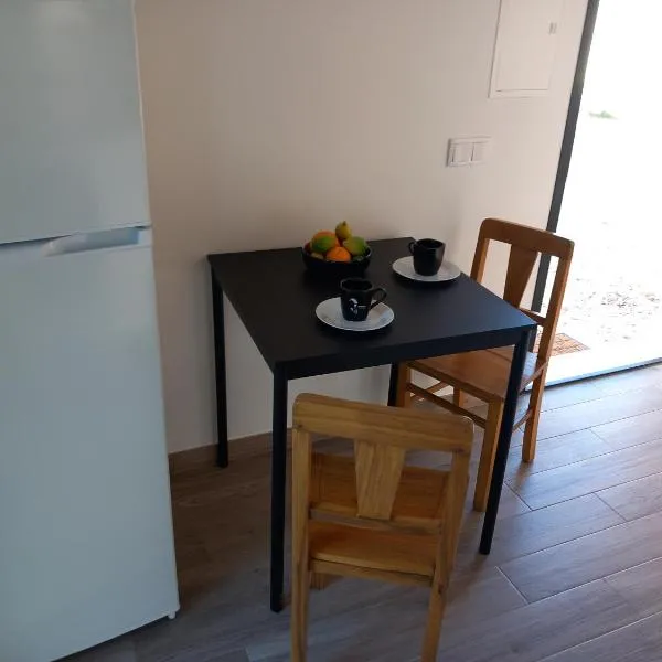 Studio Zambujinha,位于Albarrol的酒店