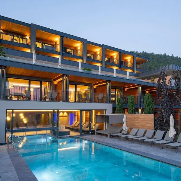 Hotel Avelina，位于阿维兰奥的酒店