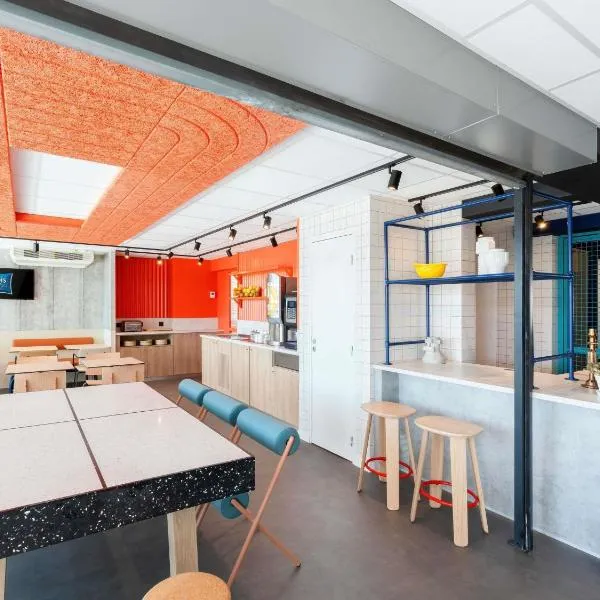 ibis budget Pertuis Portes du Luberon，位于佩尔蒂的酒店