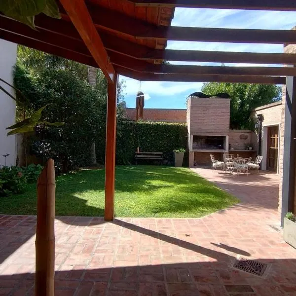 Casa Las Clivias，位于洛博斯的酒店