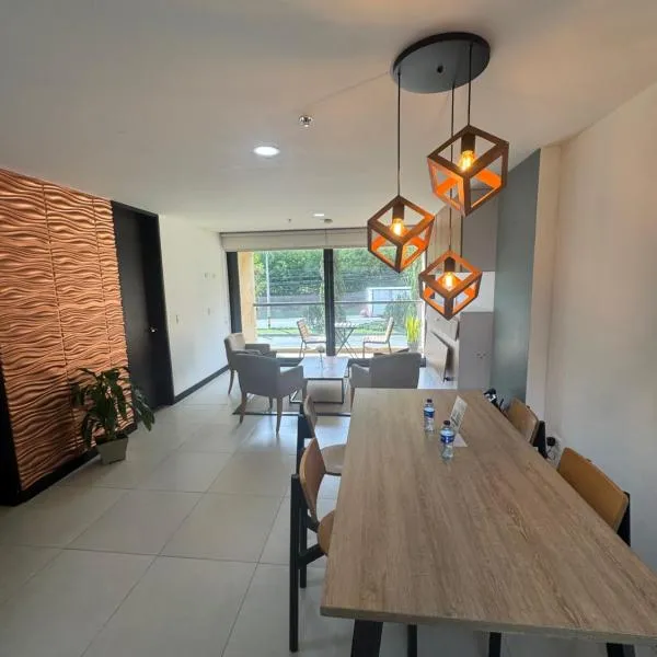 Hotel Rioverde Suite Cerca de Aeropuerto JMC，位于里奥内格罗的酒店