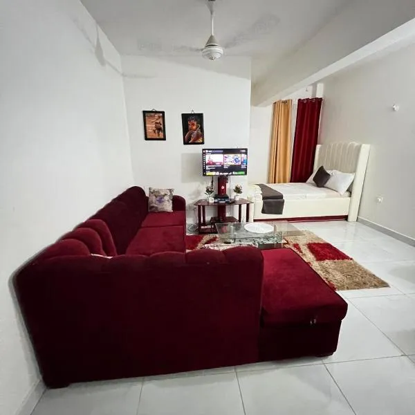 Cozy studio at Kisimani Heights Apartment Mombasa，位于蒙巴萨的酒店