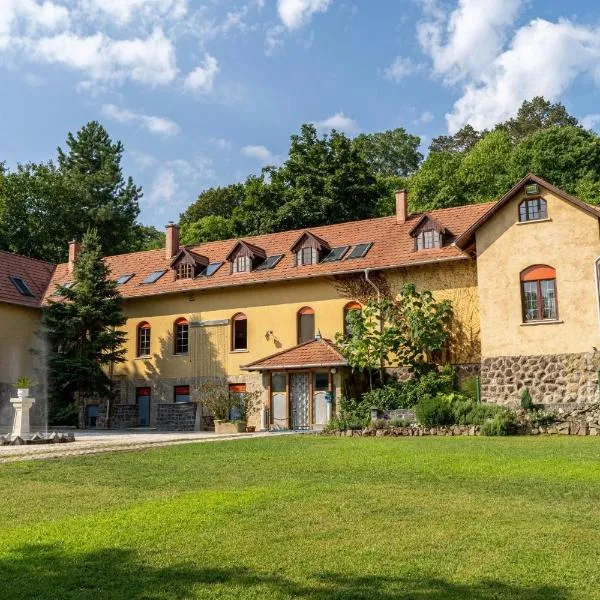 Manor House on the Danube Bend，位于Tahitótfalu的酒店