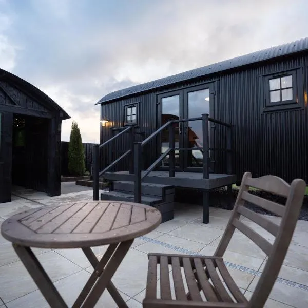 Friels Fairy Tree Lodges，位于Swatragh的酒店
