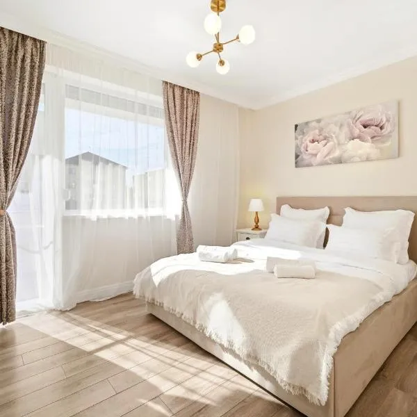 Charming French Getaway Spacious Apartment with Garden and Parking，位于Dumbrăviţa的酒店
