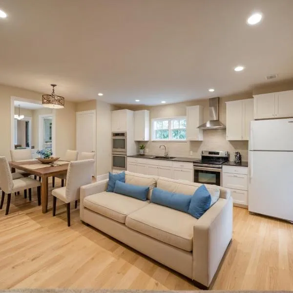 Modern 4 & 5 BR Townhomes Minutes from Downtown LA，位于洛杉矶的酒店