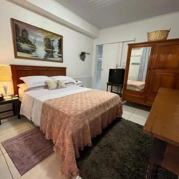 Cantinho Ítalo-Germânico Hospedagem - Suíte Lavanda - Centro, Marechal Floriano-ES，位于弗洛里亚努元帅镇的酒店