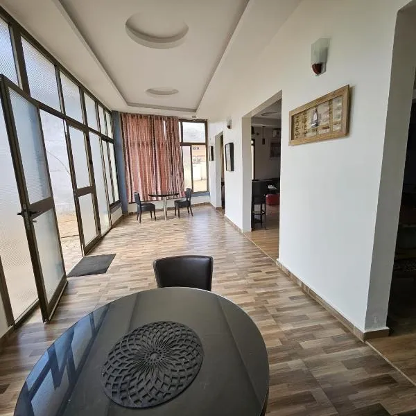 APPARTs HOTEL MIREILLE,位于雅温得的酒店