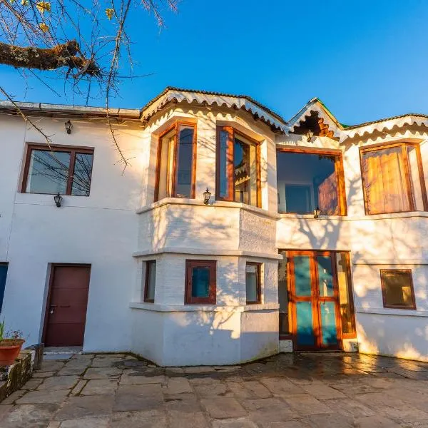 The Mukteshwar Manor，位于穆克缇斯瓦的酒店