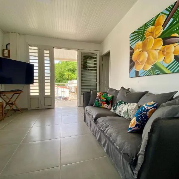 Logement t3 avec terrasse à Tartane，位于拉特里尼泰的酒店